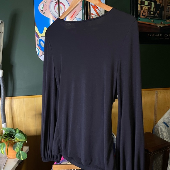 Bisou Bisou Black Top with Textured Floral Accent contouring size medium - Picture 6 of 7